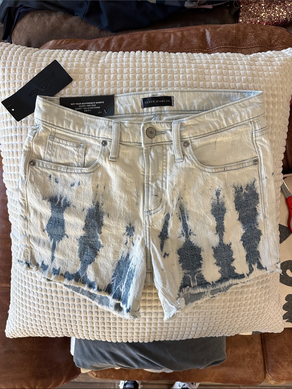 NWT Silver Jeans Co Not Your Boyfriend Shorts Tie Dye Denim Sz 25